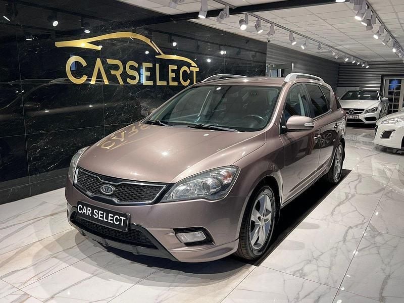 Mörkgrå (grå) Begagnad 2012 Kia Ceed Sportswagon Kombi | 39 900 kr (Marknadspris) - Bild 1/4