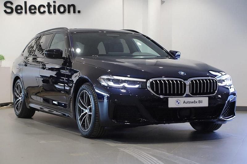 Svart Begagnad 2024 BMW 530e Shadowline Kombi | 479 000 kr (Lite dyr) - Bild 1/2