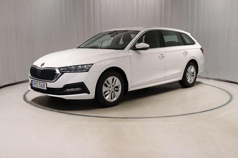 Vit (candy white) Begagnad 2023 Skoda Octavia Kombi | 264 900 kr (Marknadspris) - Bild 1/4