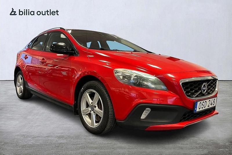 Begagnad Volvo V40 Summum 179 HK (131 kW) 2015 Röd Halvkombi