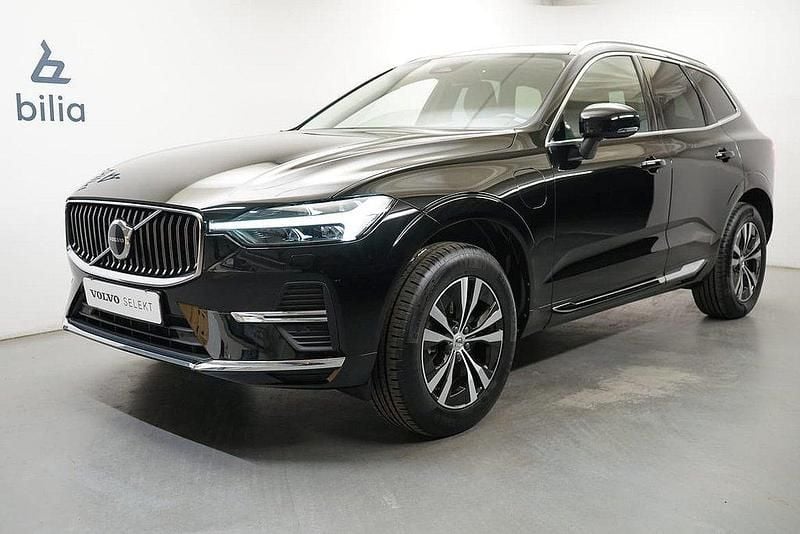 Svart Begagnad 2022 Volvo XC60 Core SUV | 429 900 kr (Marknadspris) - Bild 1/3
