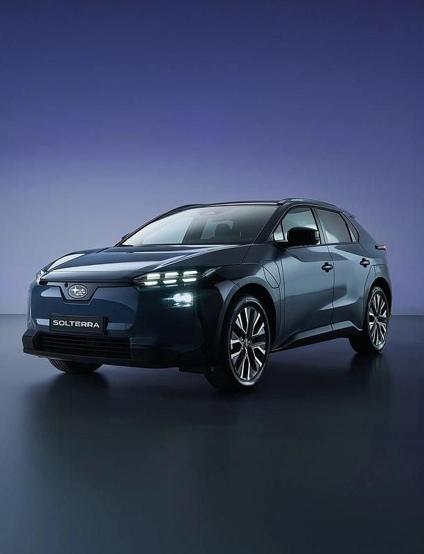 Ny 2025 Subaru Solterra SUV | 534 900 kr (Marknadspris) - Bild 1/4