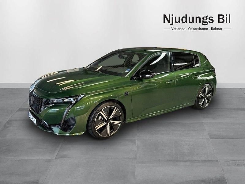Grön Begagnad 2024 Peugeot 308 GT Halvkombi | 259 900 kr (Marknadspris) - Bild 1/4