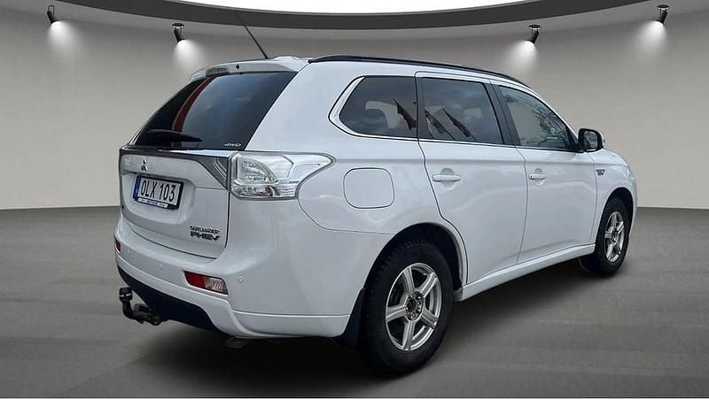 Begagnad Mitsubishi Outlander P-HEV 121 HK (88 kW) 2013 Vit SUV
