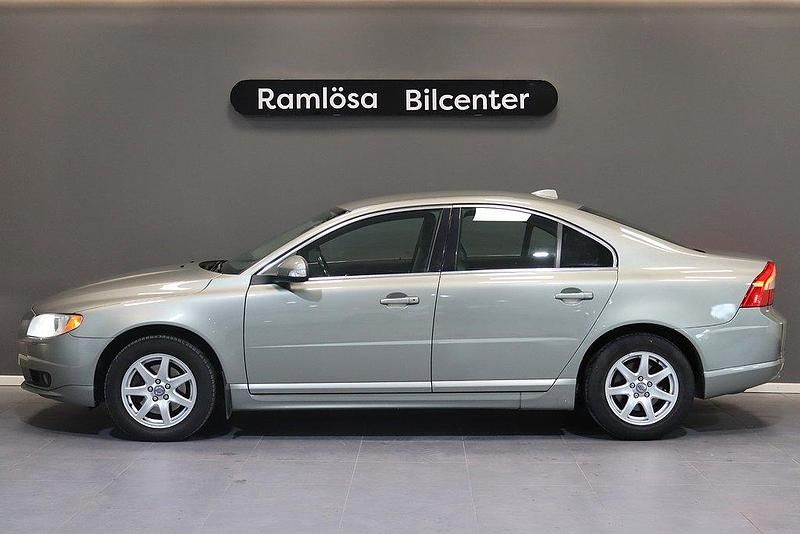 Ljusgrön Begagnad 2006 Volvo S80 Momentum Sedan | 54 900 kr (Marknadspris) - Bild 1/4