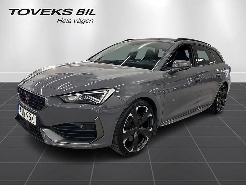 Graphene grey Begagnad 2022 Cupra Leon VZ | 259 900 kr (Marknadspris) - Bild 1/4