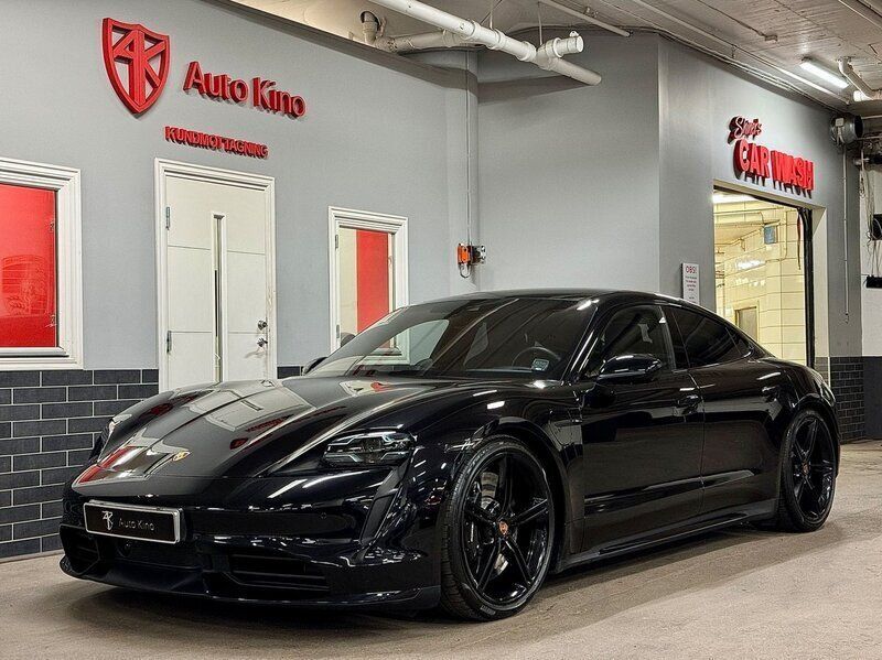 Begagnad 2020 Porsche Taycan Turbo Sedan | 999 000 kr - Bild 1/4