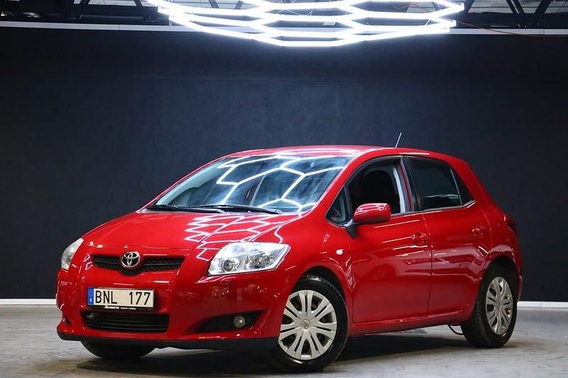 Begagnad Toyota Auris 126 HK (92 kW) 2008 Röd Halvkombi