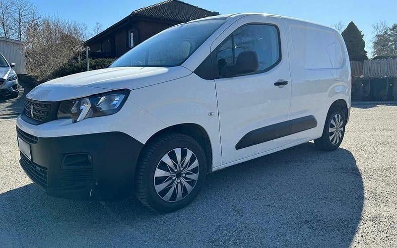 Begagnad 2020 Peugeot Partner Minibuss | 109 000 kr (Superpris) - Bild 1/4
