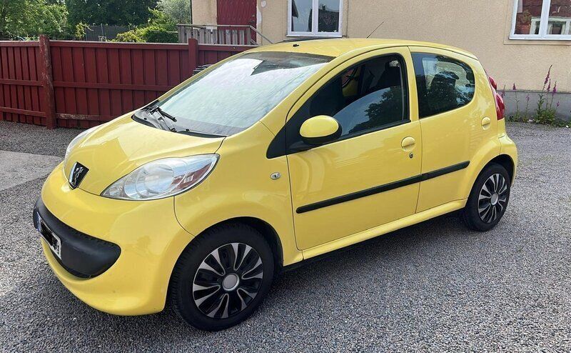 Gul Begagnad 2008 Peugeot 107 Halvkombi | 17 900 kr (Marknadspris) - Bild 1/3