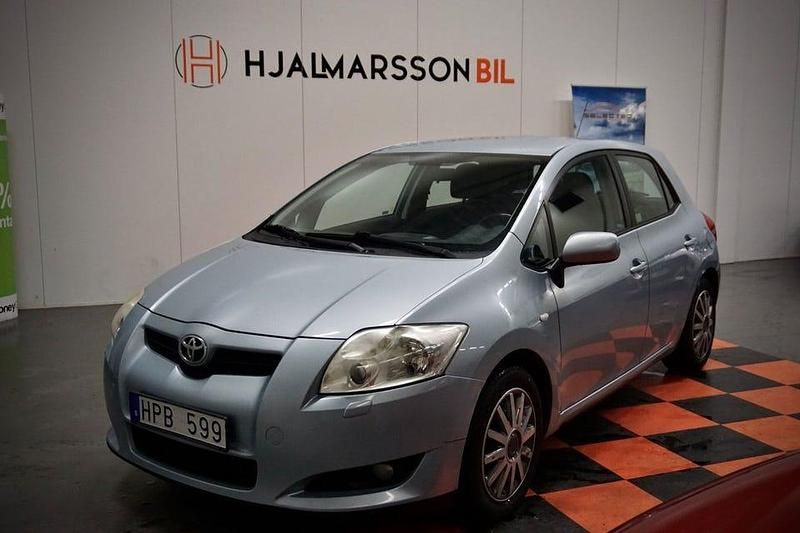 Begagnad Toyota Auris 124 HK (91 kW) 2008 Ljusblå Halvkombi