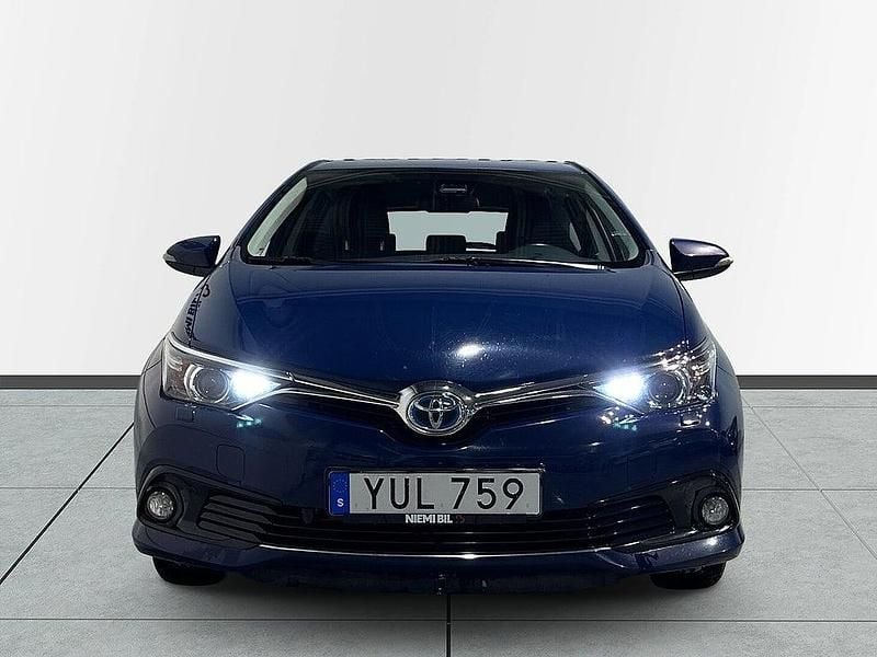 Begagnad Toyota Auris Hybrid Active 136 HK (100 kW) 2017 Mörkblå Halvkombi