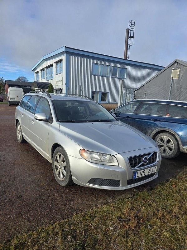 Grå Begagnad 2011 Volvo V70 Drive Kinetic Kombi | 59 000 kr (Bra pris) - Bild 1/3