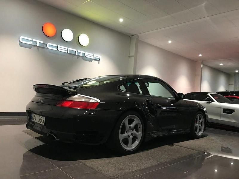 Begagnad Porsche 911 Turbo 420 HK (308 kW) 2003 Basaltsvart metallic/svart läder Sportkupé