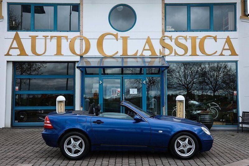 Begagnad Mercedes SLK230 193 HK (141 kW) 1999 Röd metallic Cab
