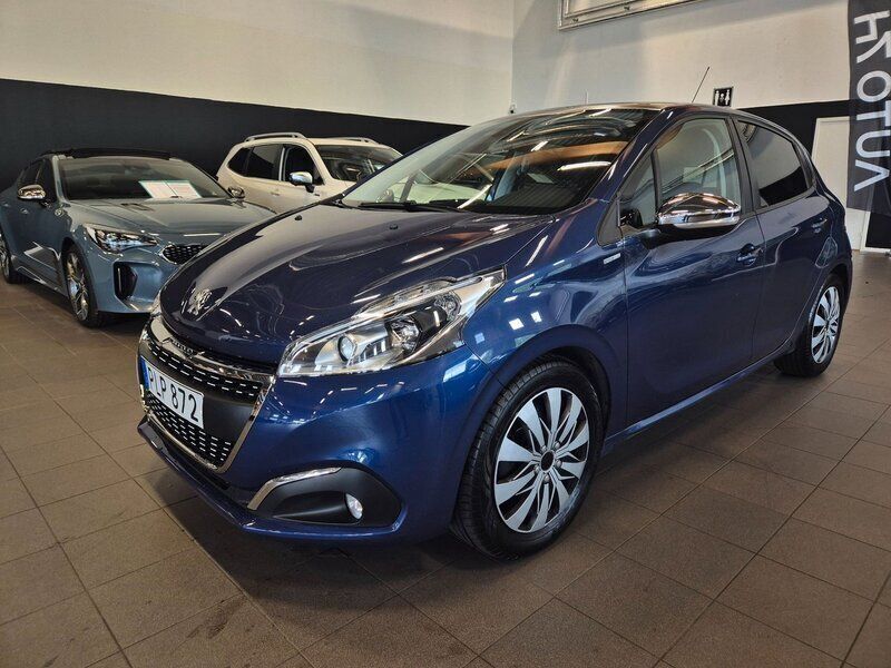 Mörkblå Begagnad 2017 Peugeot 208 Style Halvkombi | 99 900 kr (Bra pris) - Bild 1/4