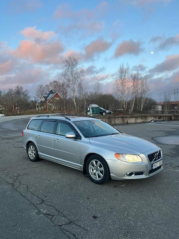 Begagnad Volvo V70 R-Design 230 HK (169 kW) 2012 Metallic grå Kombi