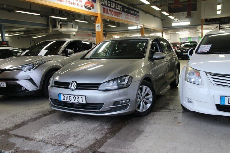 Silver Begagnad 2015 VW Golf VII Halvkombi | 99 999 kr (Lite dyr) - Bild 1/4