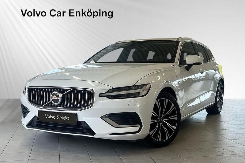 Vit Begagnad 2022 Volvo V60 Core Kombi | 349 900 kr (Marknadspris) - Bild 1/3