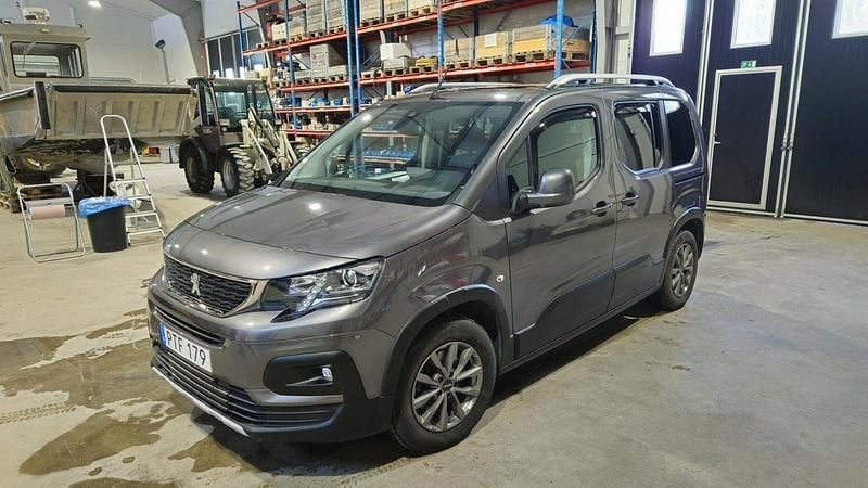 Grå Begagnad 2018 Peugeot Rifter Minibuss | 189 000 kr (Marknadspris) - Bild 1/4