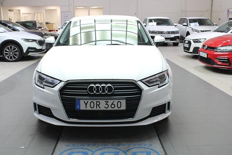 Begagnad Audi A3 Sport 116 HK (85 kW) 2018 Vit Halvkombi