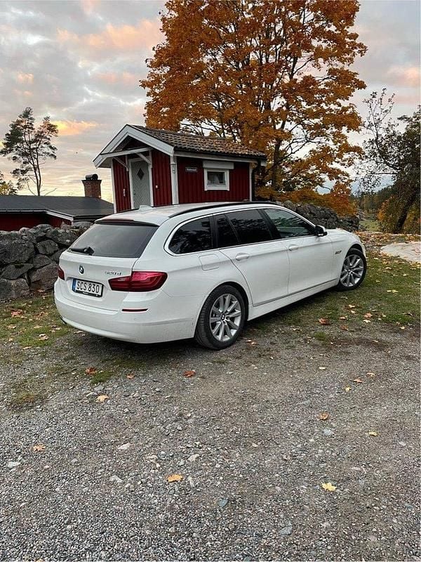 Vit Begagnad 2017 BMW 520 Kombi | 180 000 kr (Superpris) - Bild 1/4