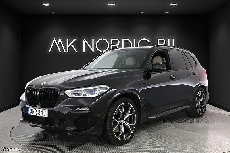 Svart Begagnad 2020 BMW X5 iPerformance SUV | 599 000 kr (Marknadspris) - Bild 1/4