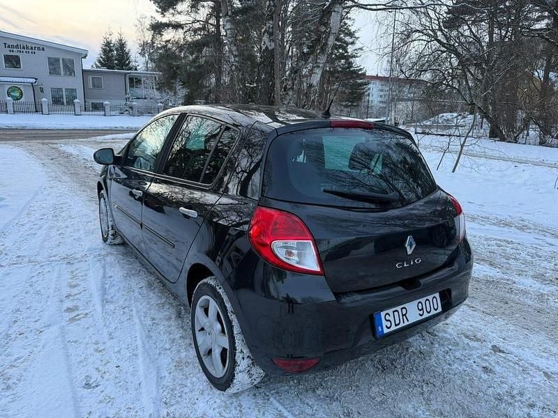 Begagnad Renault Clio R.S. 75 HK (55 kW) 2011 Svart Halvkombi