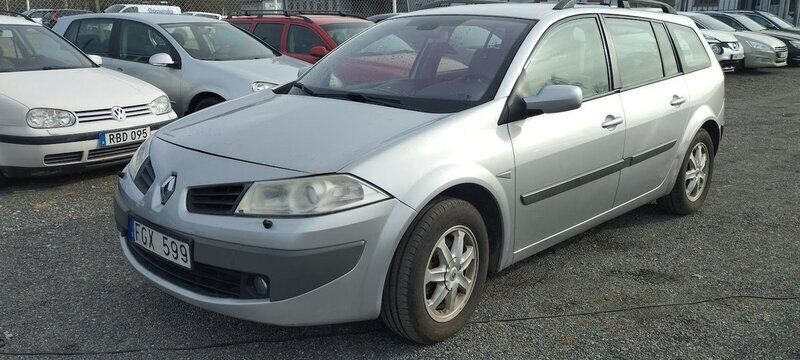 Ljusgrå (grå) Begagnad 2007 Renault Mégane GrandTour Kombi | 17 500 kr (Bra pris) - Bild 1/4