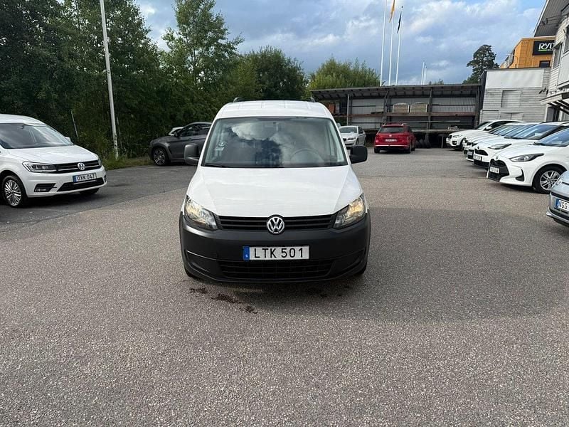 Vit Begagnad 2015 VW Caddy Minibuss | 94 900 kr (Bra pris) - Bild 1/4