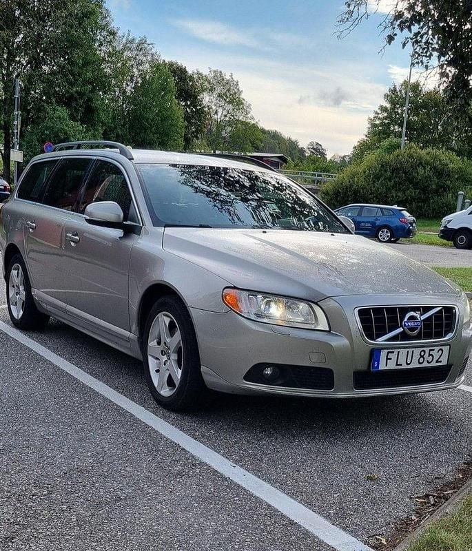 Brun Begagnad 2012 Volvo V70 Momentum Kombi | 84 900 kr (Bra pris) - Bild 1/4