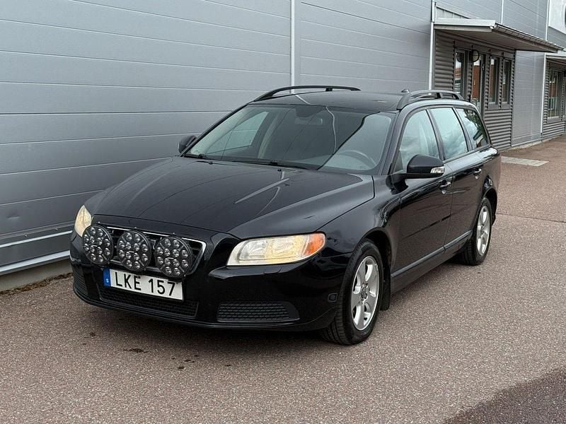 Svart Begagnad 2010 Volvo V70 Kombi | 79 900 kr (Marknadspris) - Bild 1/4