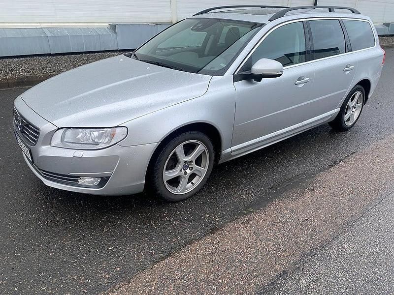 Silver Begagnad 2015 Volvo V70 Momentum Kombi | 89 500 kr (Superpris) - Bild 1/4