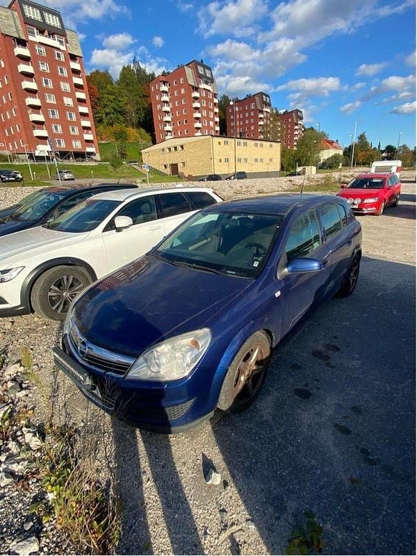Blå Begagnad 2008 Opel Astra Halvkombi | 10 000 kr (Superpris) - Bild 1/4