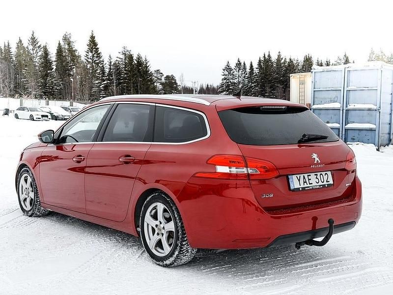 Begagnad Peugeot 308 SW 150 HK (110 kW) 2015 Röd Kombi