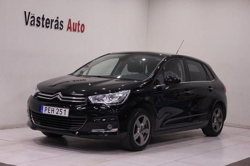 Svart Begagnad 2017 Citroën C4 PureTech Halvkombi | 89 000 kr (Marknadspris) - Bild 1/4
