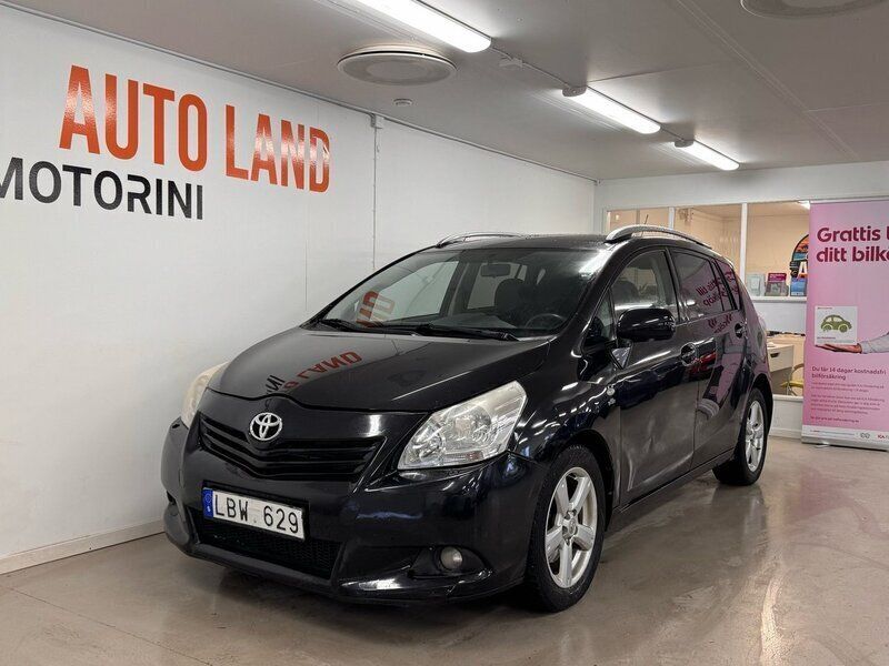 Svart Begagnad 2010 Toyota Verso Minibuss | 49 900 kr (Marknadspris) - Bild 1/4