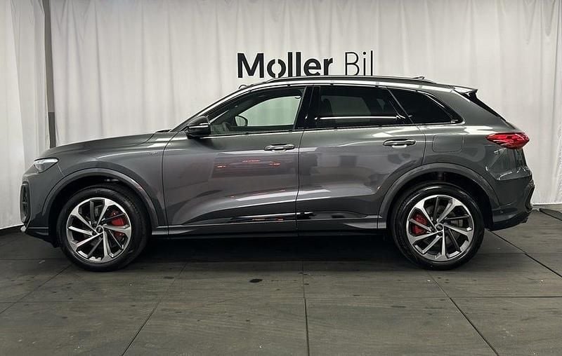 Ny Audi Q5 Design 367 HK (269 kW) 2025 Daytonagrå pärleffekt SUV