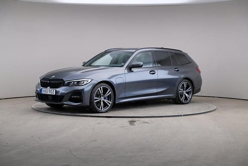 Begagnad BMW 330e M Sport 184 HK (135 kW) 2020 Grå Kombi