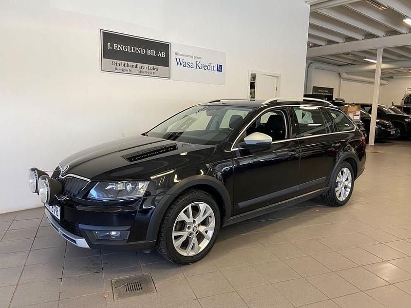 Svart Begagnad 2015 Skoda Octavia Scout Kombi | 139 900 kr (Dyr) - Bild 1/4