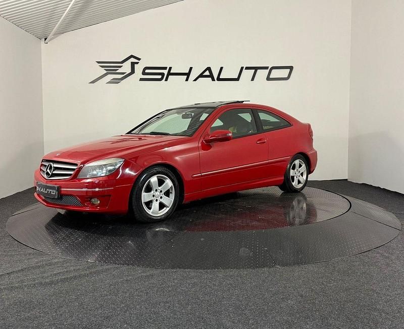 Ljusröd (röd) Begagnad 2009 Mercedes CLC180 Halvkombi | 59 900 kr - Bild 1/4