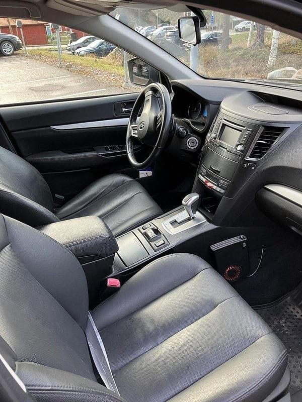 Svart Begagnad 2014 Subaru Outback Kombi | 123 000 kr (Lite dyr) - Bild 1/4
