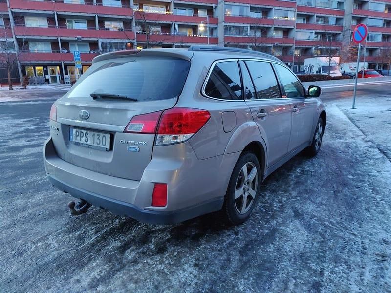 Begagnad Subaru Outback 150 HK (110 kW) 2014 Kombi