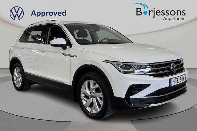 Vit Begagnad 2020 VW Tiguan Elegance SUV | 289 900 kr (Marknadspris) - Bild 1/4