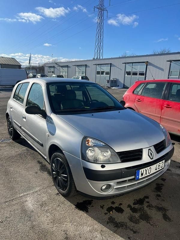 Begagnad Renault Clio R.S. 75 HK (55 kW) 2005 Halvkombi