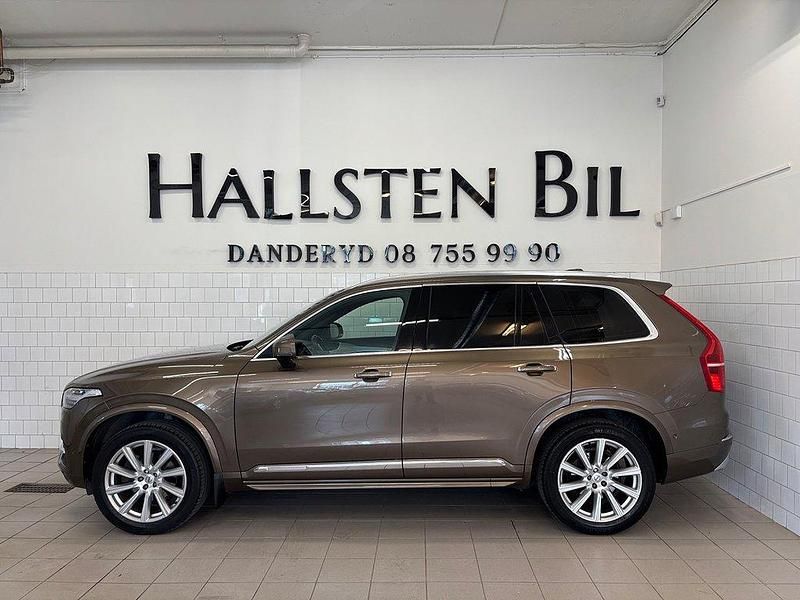 Brun ( twilight bronze metallic) Begagnad 2016 Volvo XC90 Inscription SUV | 419 000 kr (Marknadspris) - Bild 1/4
