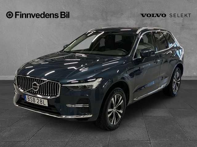 Mörkblå Begagnad 2022 Volvo XC60 Core SUV | 449 000 kr (Marknadspris) - Bild 1/4