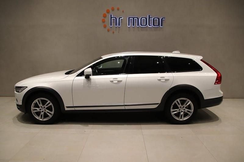 Vit Begagnad 2020 Volvo V90 CC Momentum Kombi | 259 000 kr (Marknadspris) - Bild 1/4