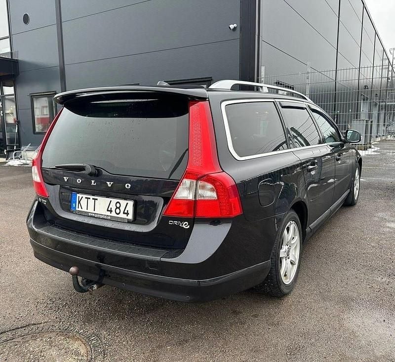 Begagnad Volvo V70 Summum 109 HK (80 kW) 2010 Svart Kombi