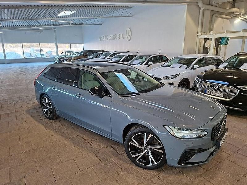 Begagnad Volvo V90 Ultimate 253 HK (186 kW) 2023 Grå Kombi